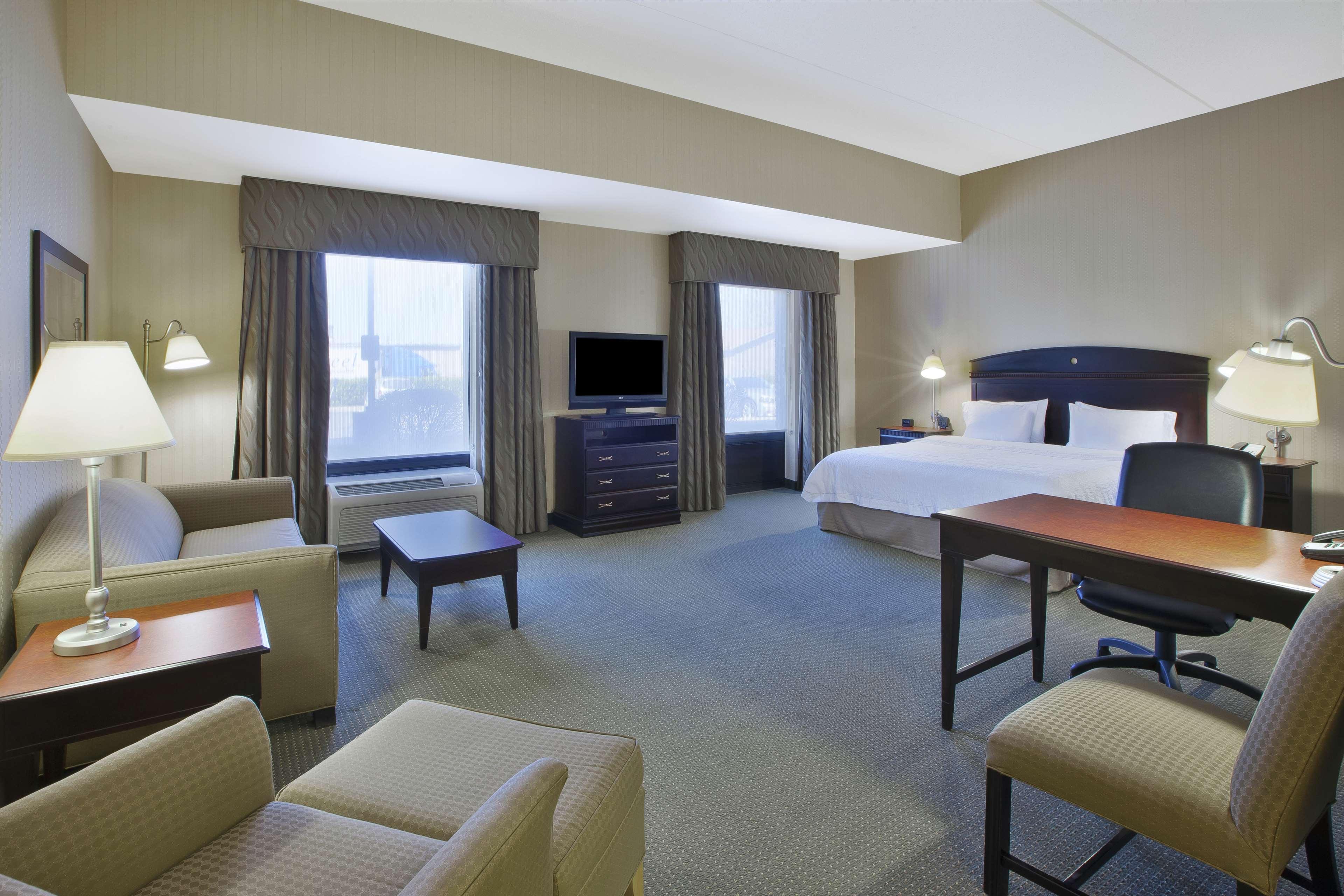 Hampton Inn & Suites Платсбърг Екстериор снимка