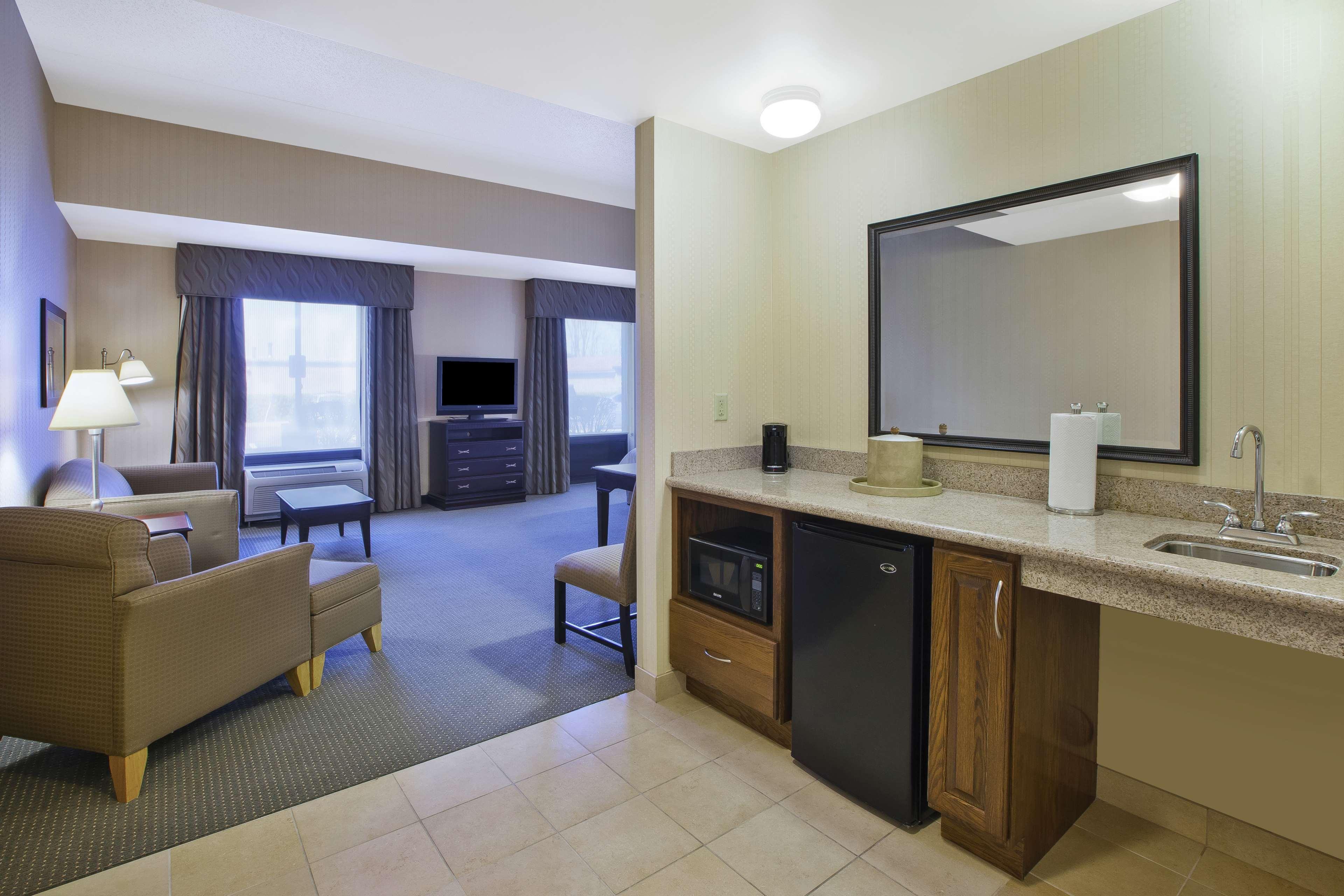 Hampton Inn & Suites Платсбърг Екстериор снимка