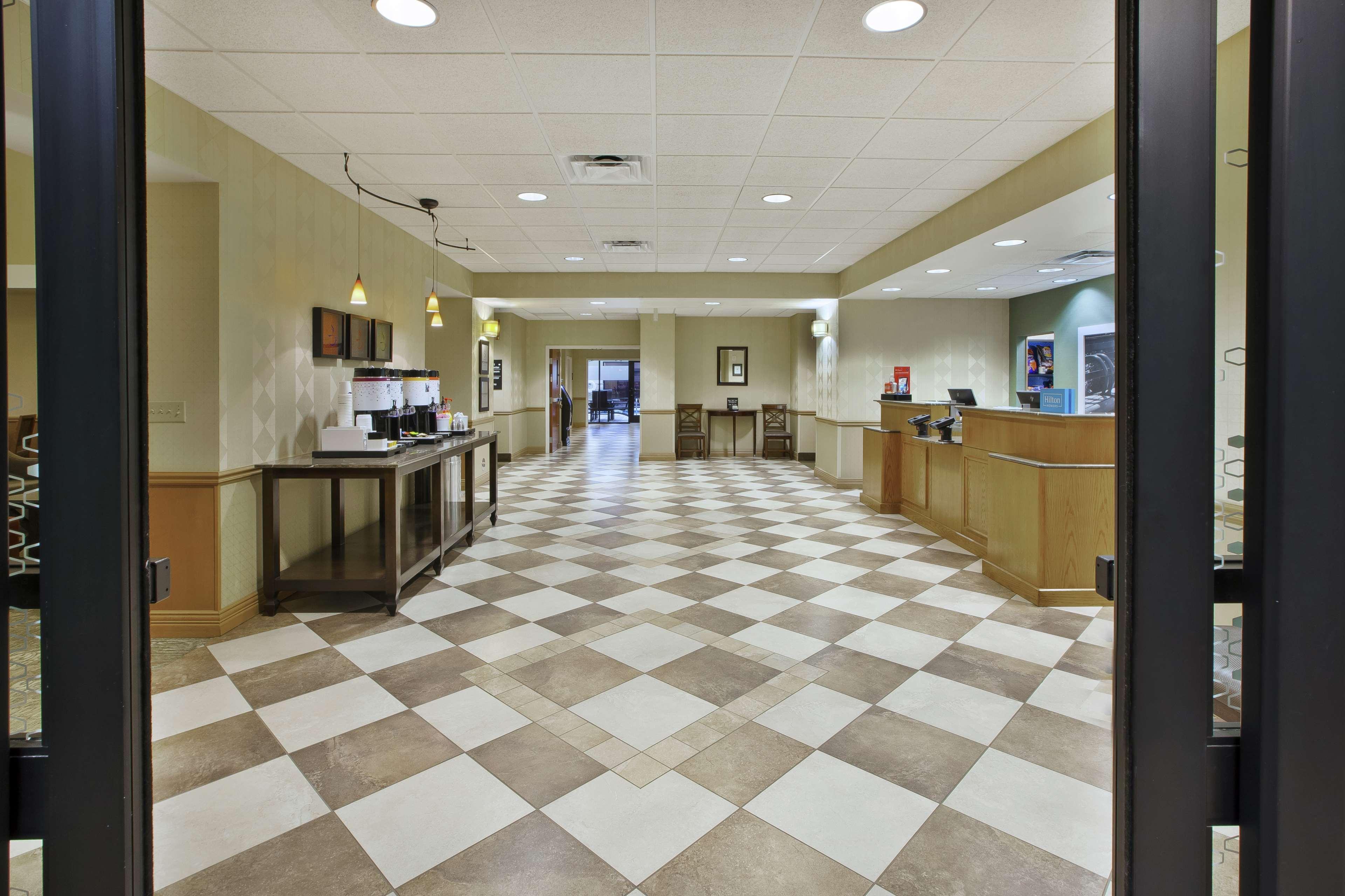 Hampton Inn & Suites Платсбърг Екстериор снимка