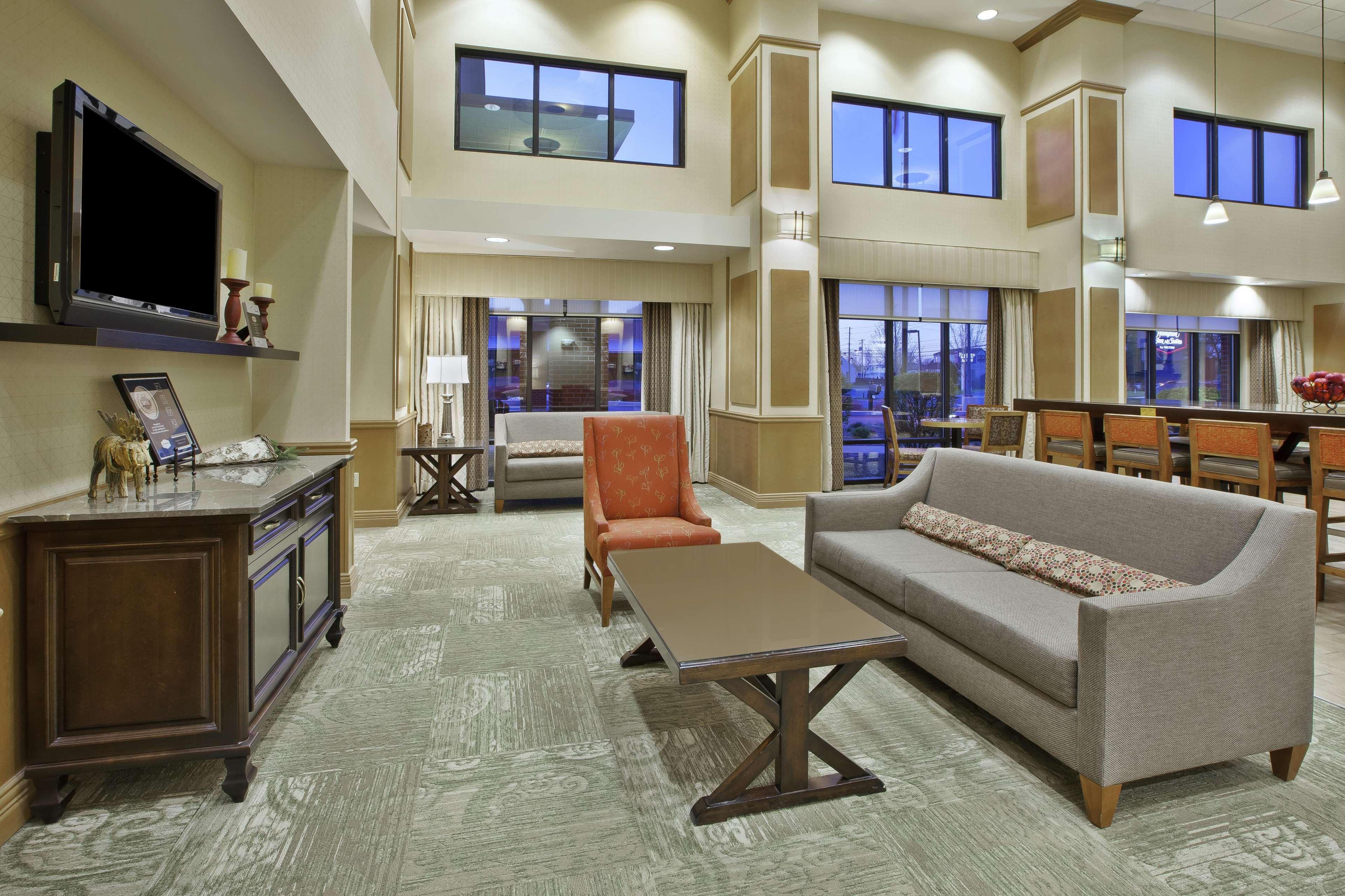 Hampton Inn & Suites Платсбърг Екстериор снимка