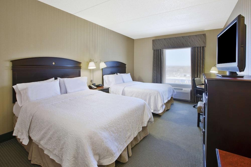 Hampton Inn & Suites Платсбърг Екстериор снимка