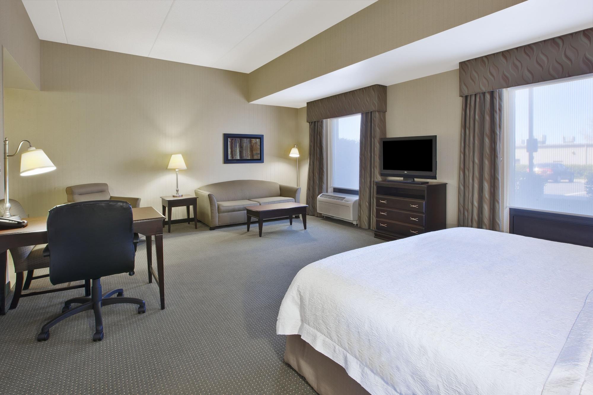 Hampton Inn & Suites Платсбърг Екстериор снимка