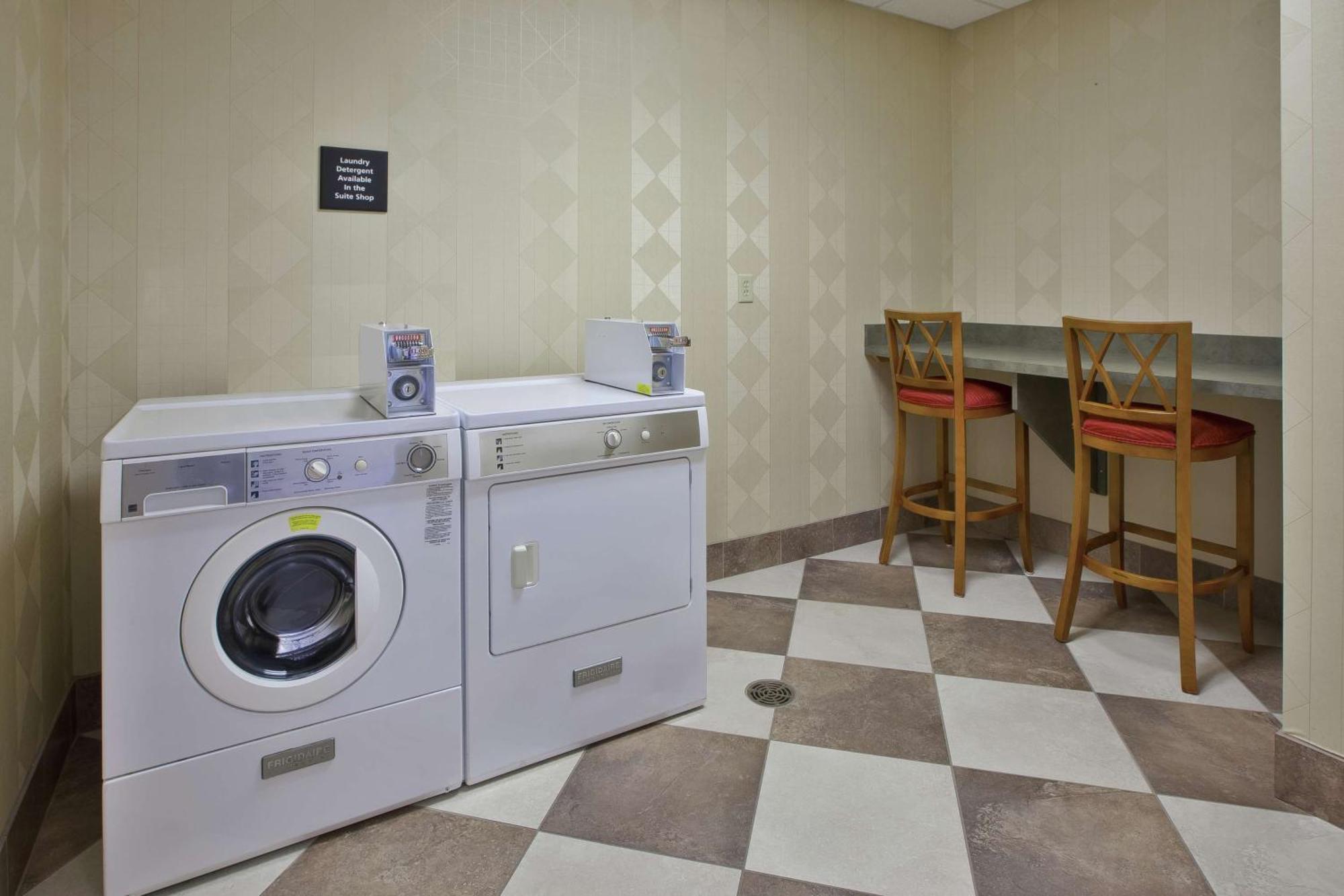 Hampton Inn & Suites Платсбърг Екстериор снимка