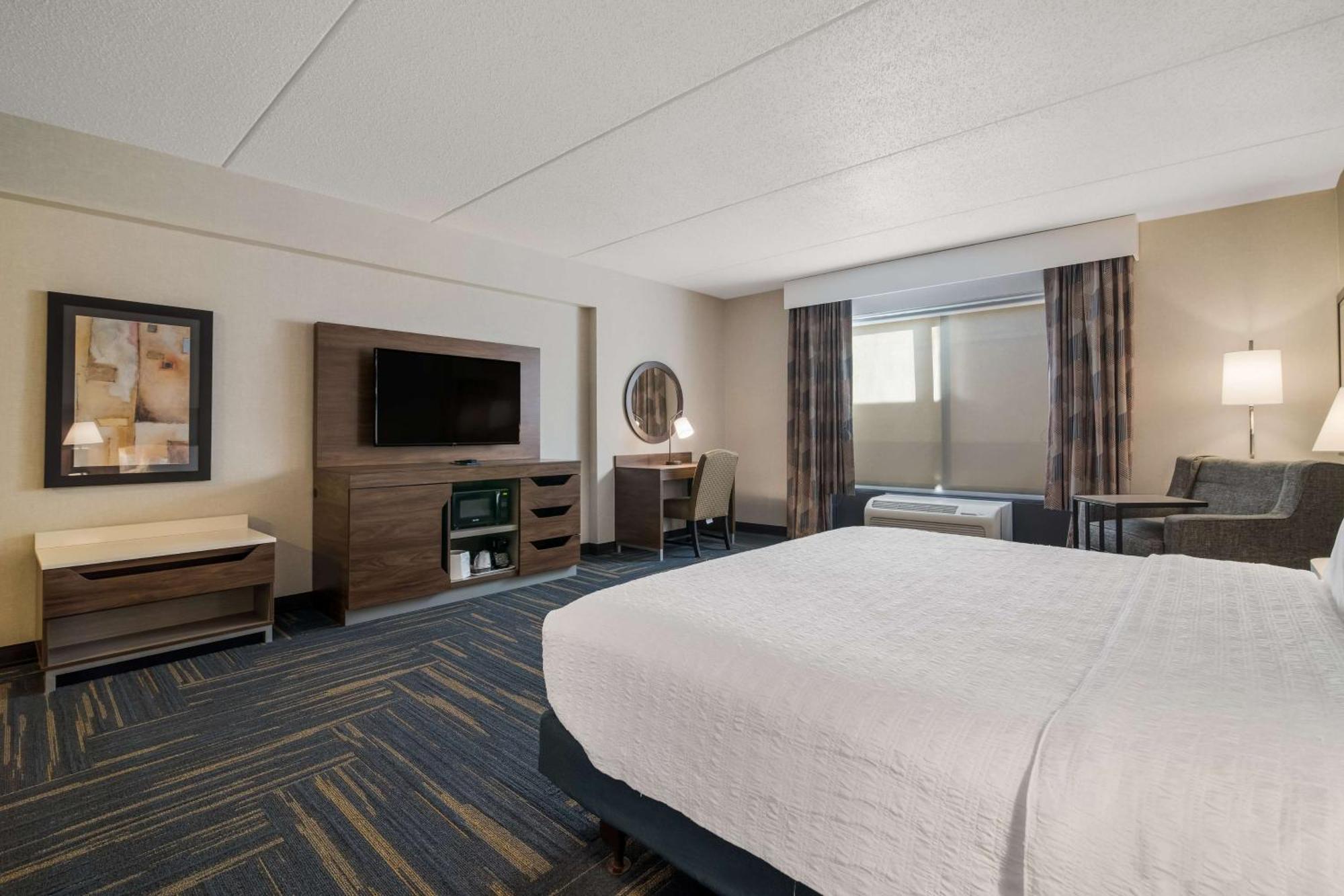 Hampton Inn & Suites Платсбърг Екстериор снимка