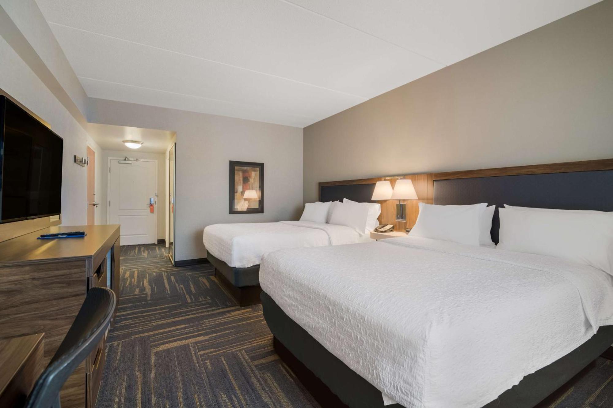 Hampton Inn & Suites Платсбърг Екстериор снимка