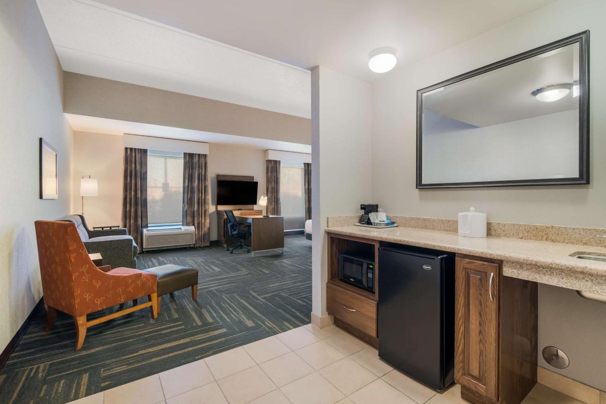 Hampton Inn & Suites Платсбърг Екстериор снимка