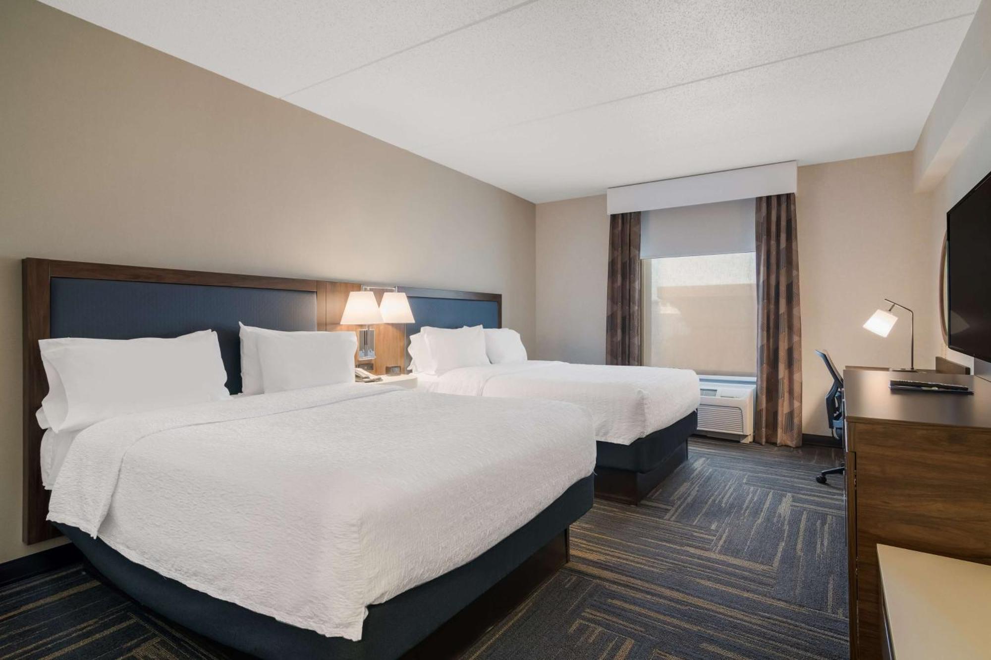 Hampton Inn & Suites Платсбърг Екстериор снимка