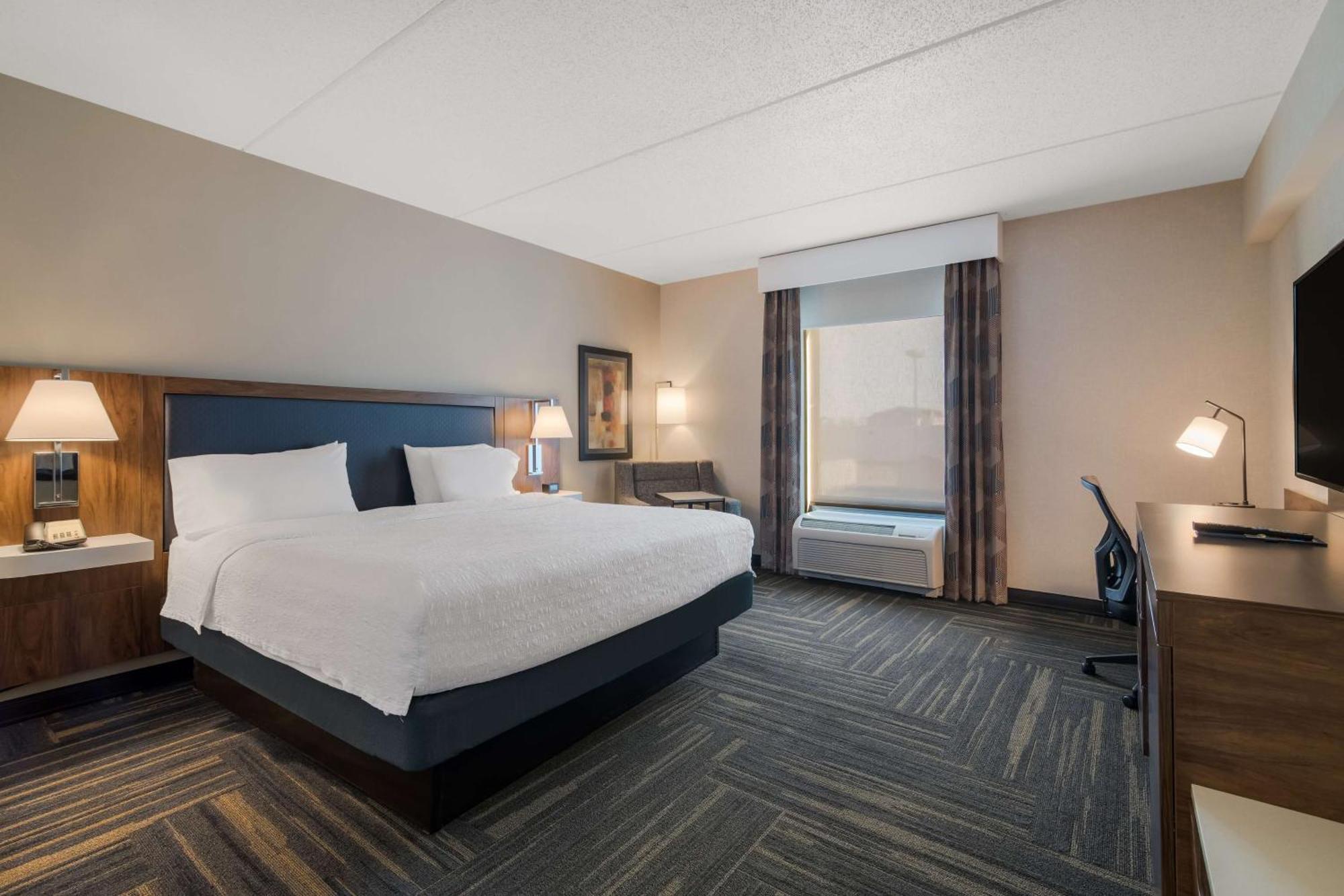 Hampton Inn & Suites Платсбърг Екстериор снимка