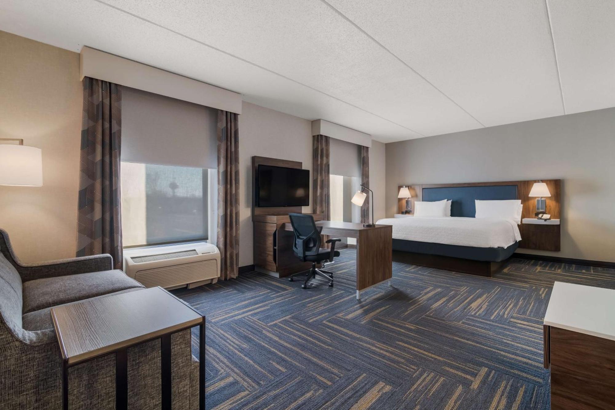 Hampton Inn & Suites Платсбърг Екстериор снимка