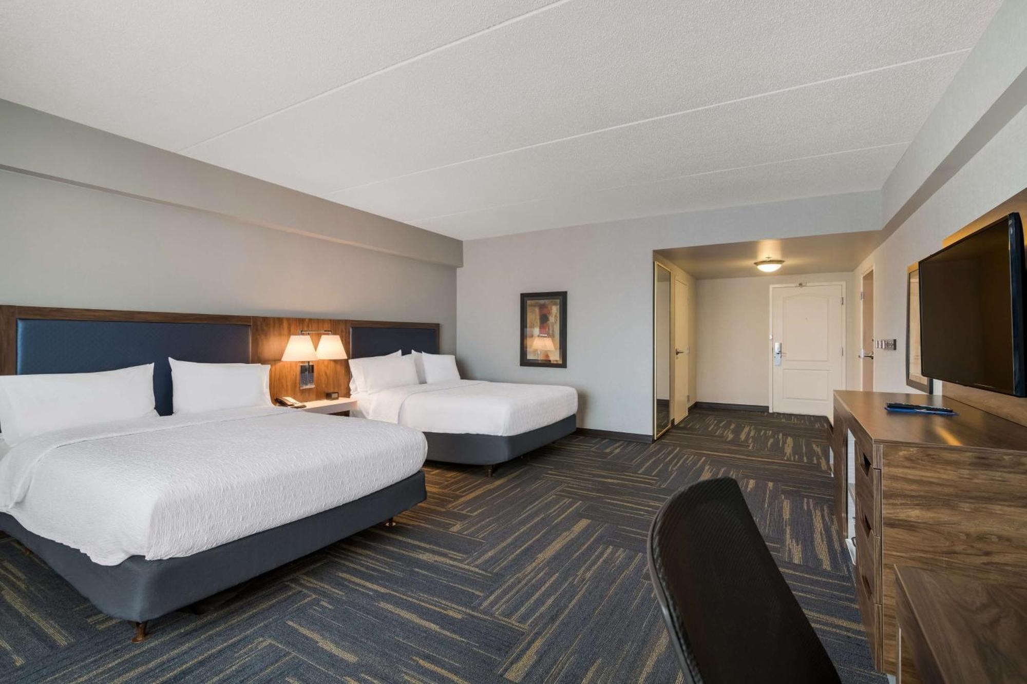 Hampton Inn & Suites Платсбърг Екстериор снимка