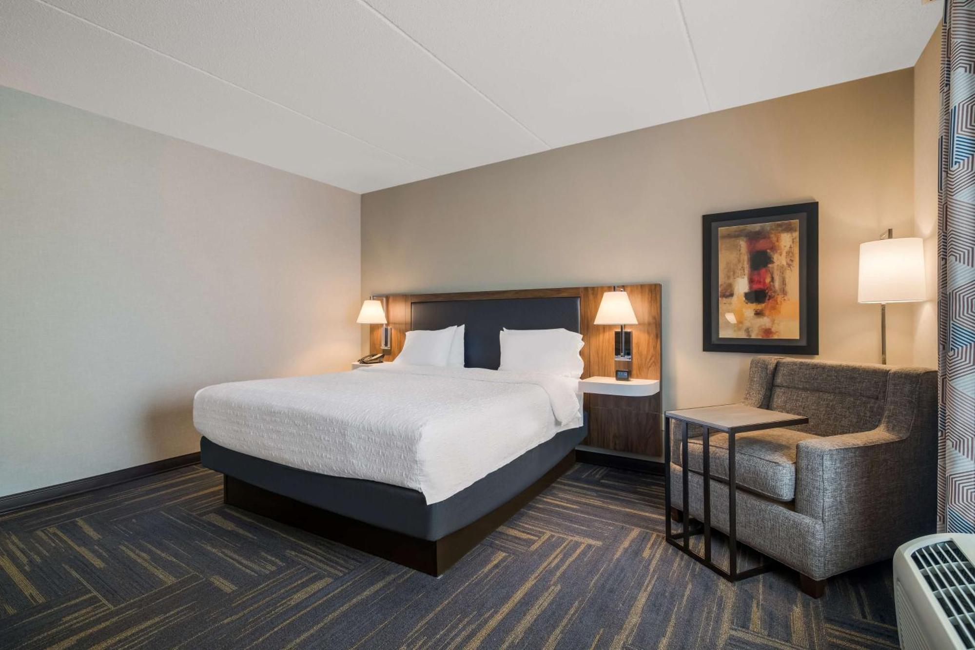 Hampton Inn & Suites Платсбърг Екстериор снимка