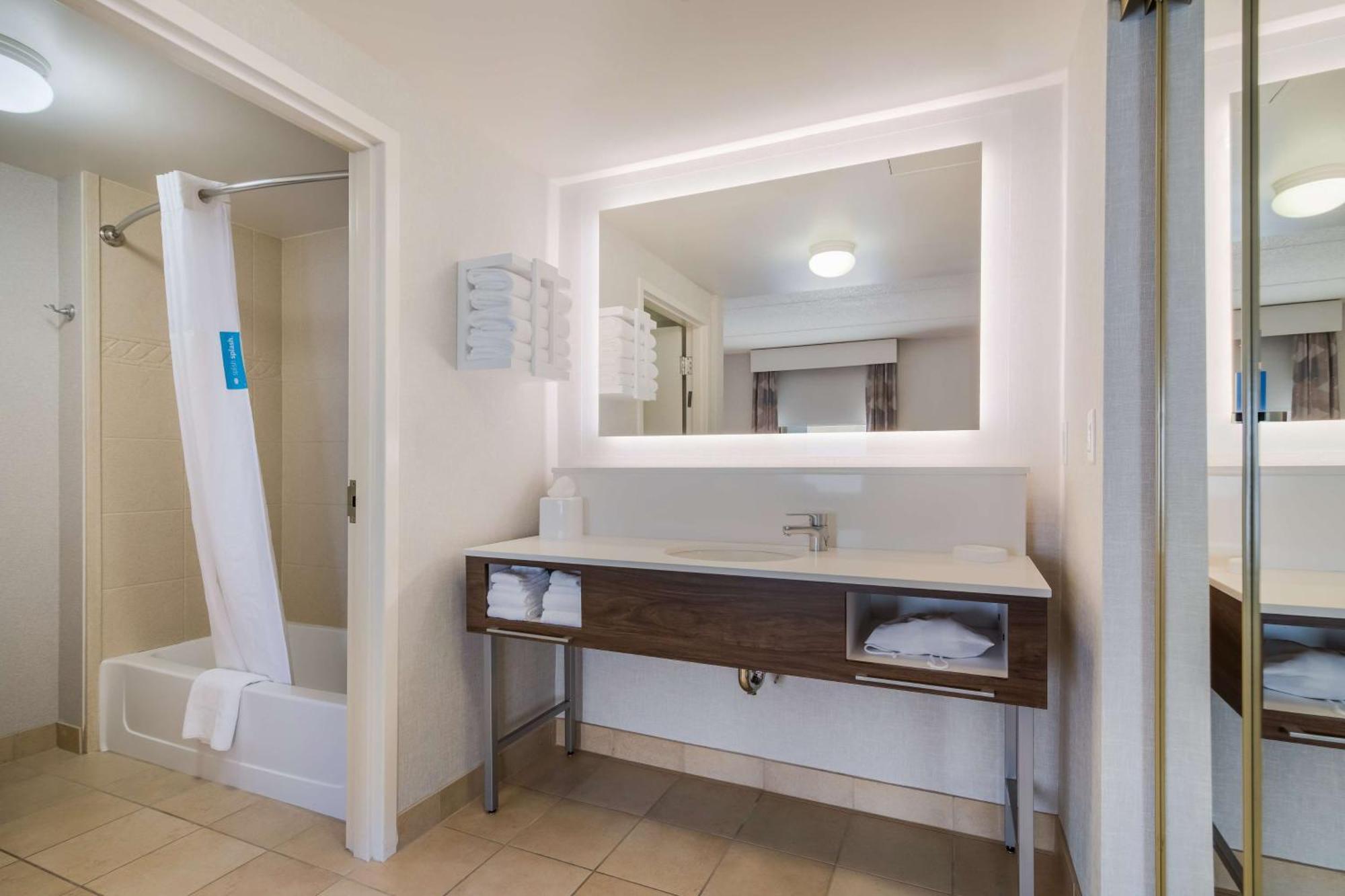 Hampton Inn & Suites Платсбърг Екстериор снимка