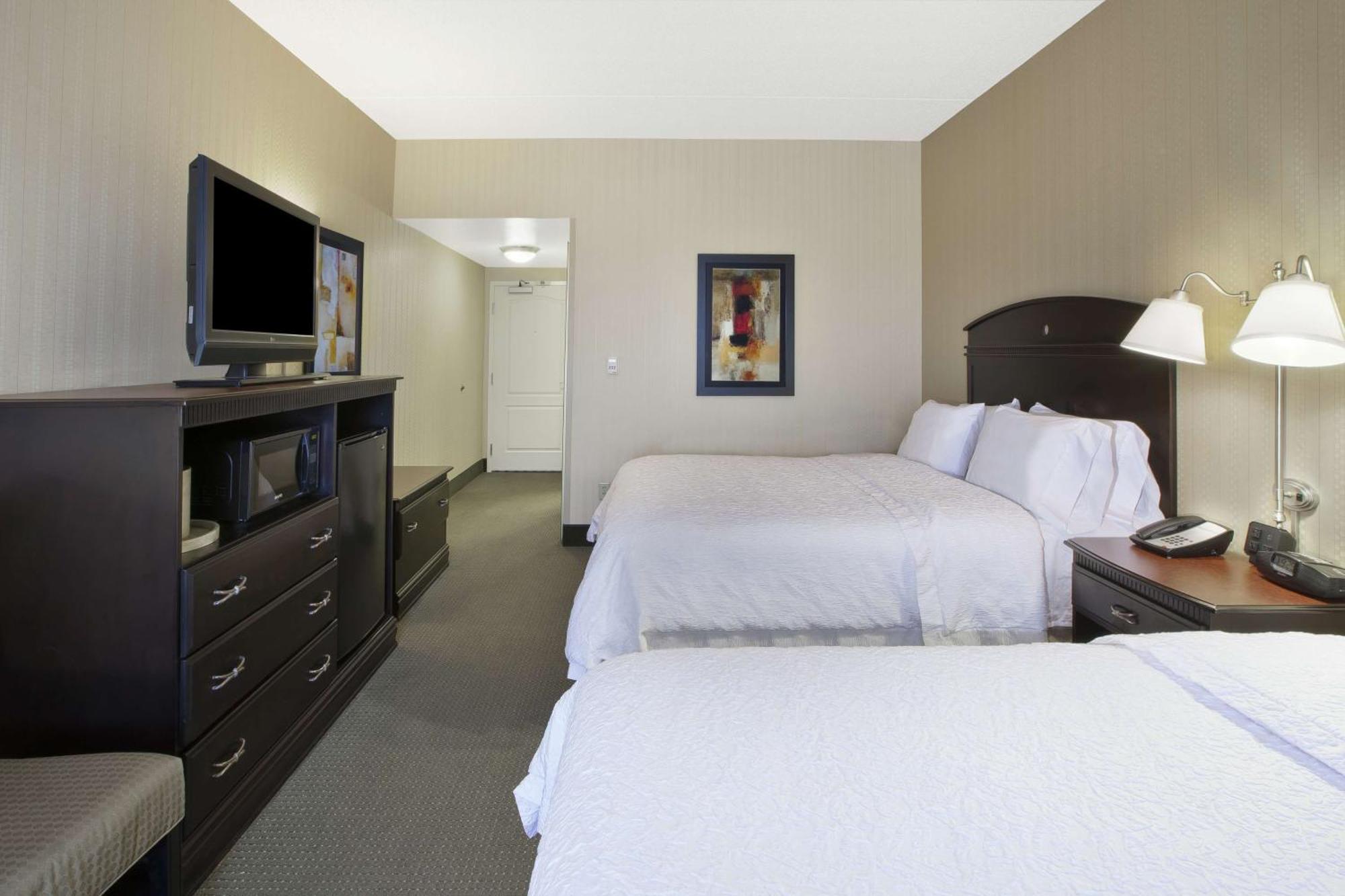 Hampton Inn & Suites Платсбърг Екстериор снимка
