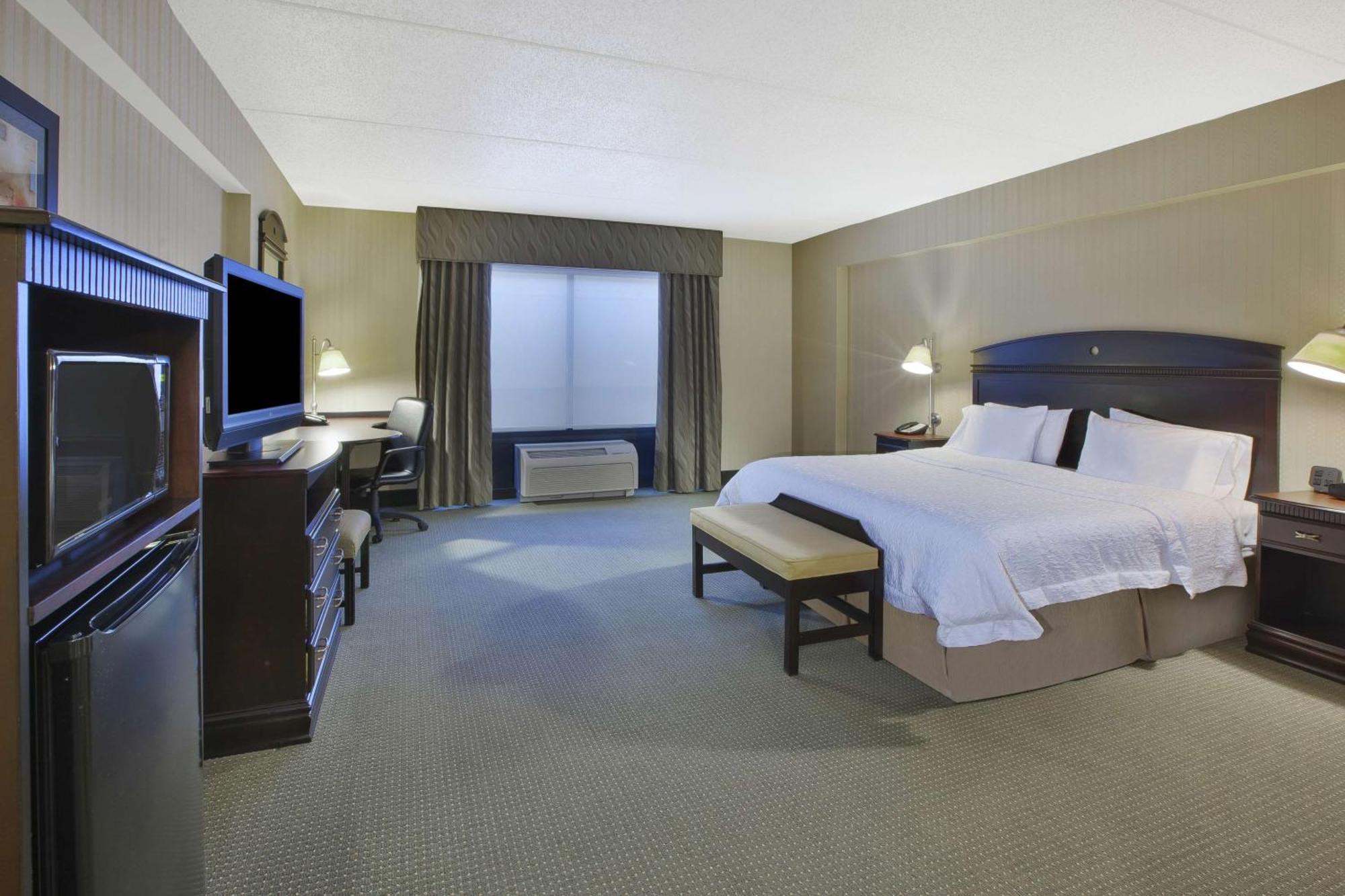 Hampton Inn & Suites Платсбърг Екстериор снимка