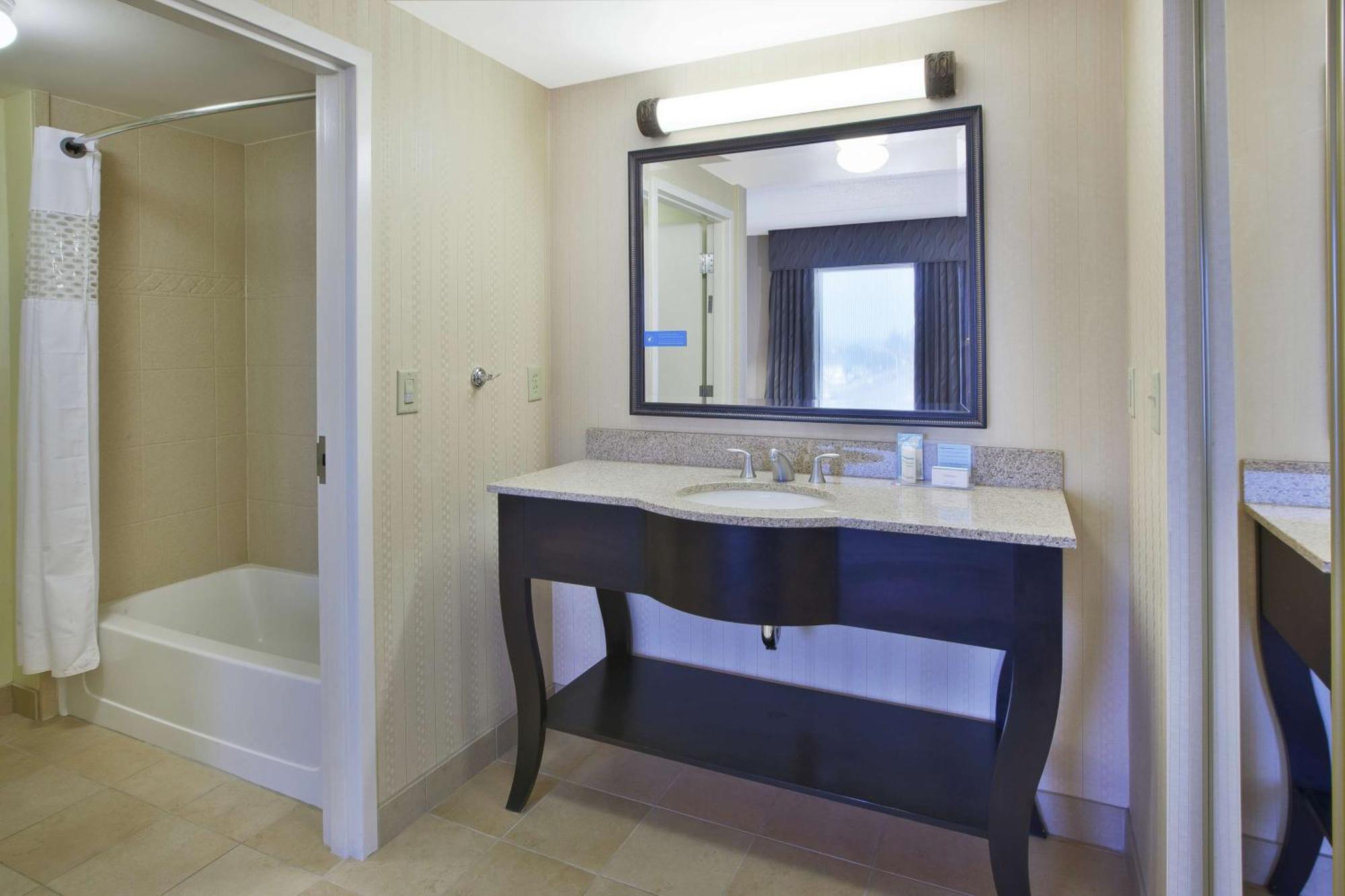 Hampton Inn & Suites Платсбърг Екстериор снимка