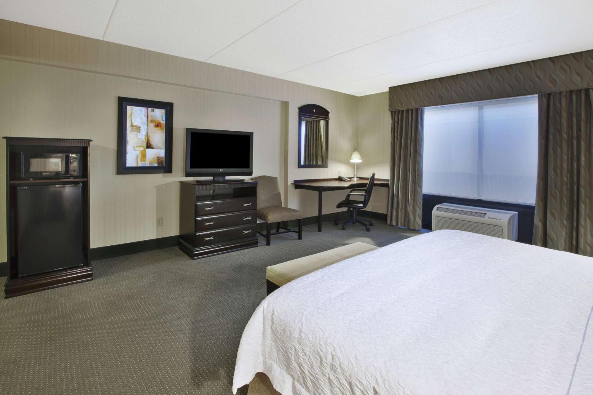 Hampton Inn & Suites Платсбърг Екстериор снимка