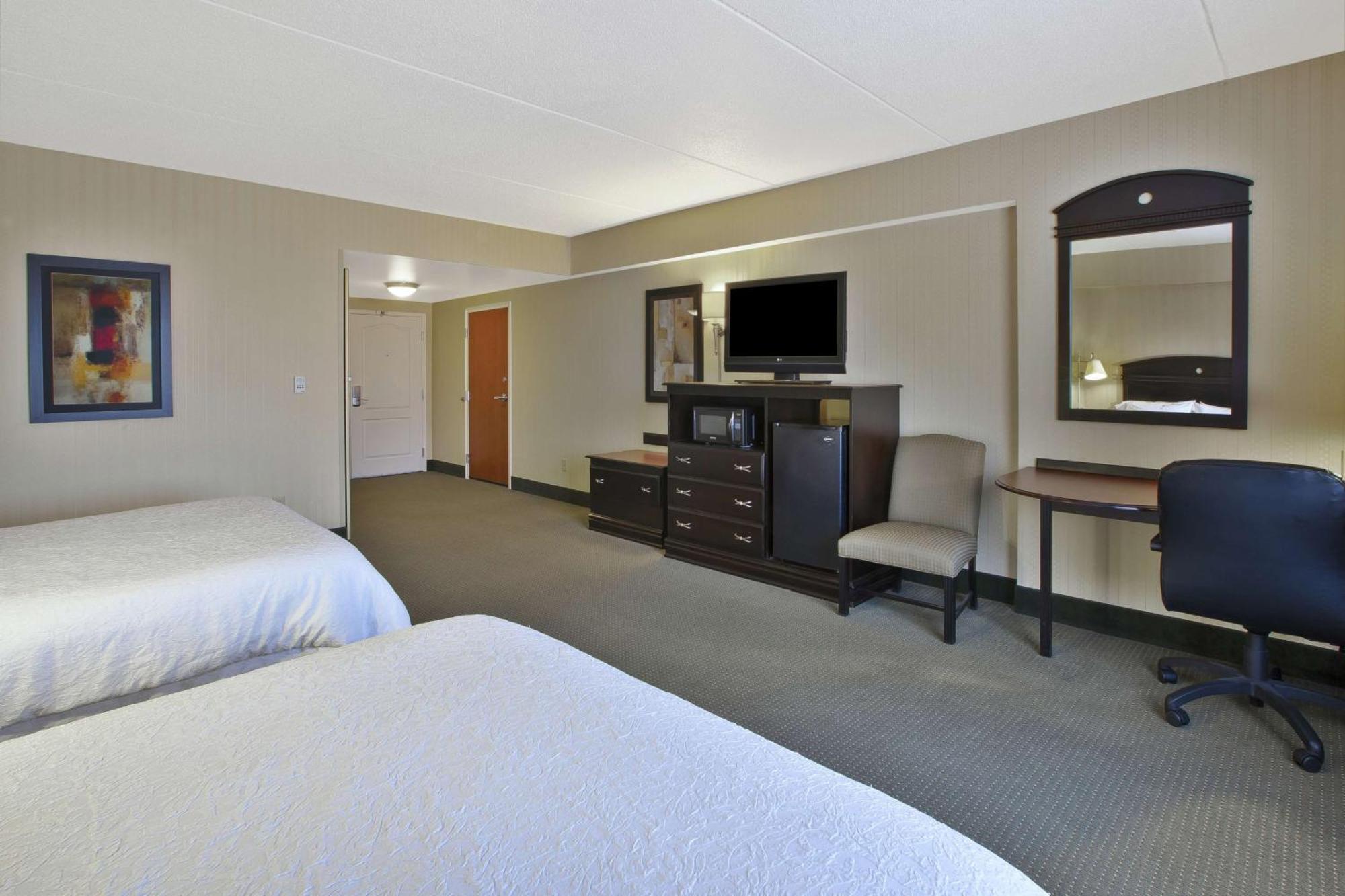 Hampton Inn & Suites Платсбърг Екстериор снимка
