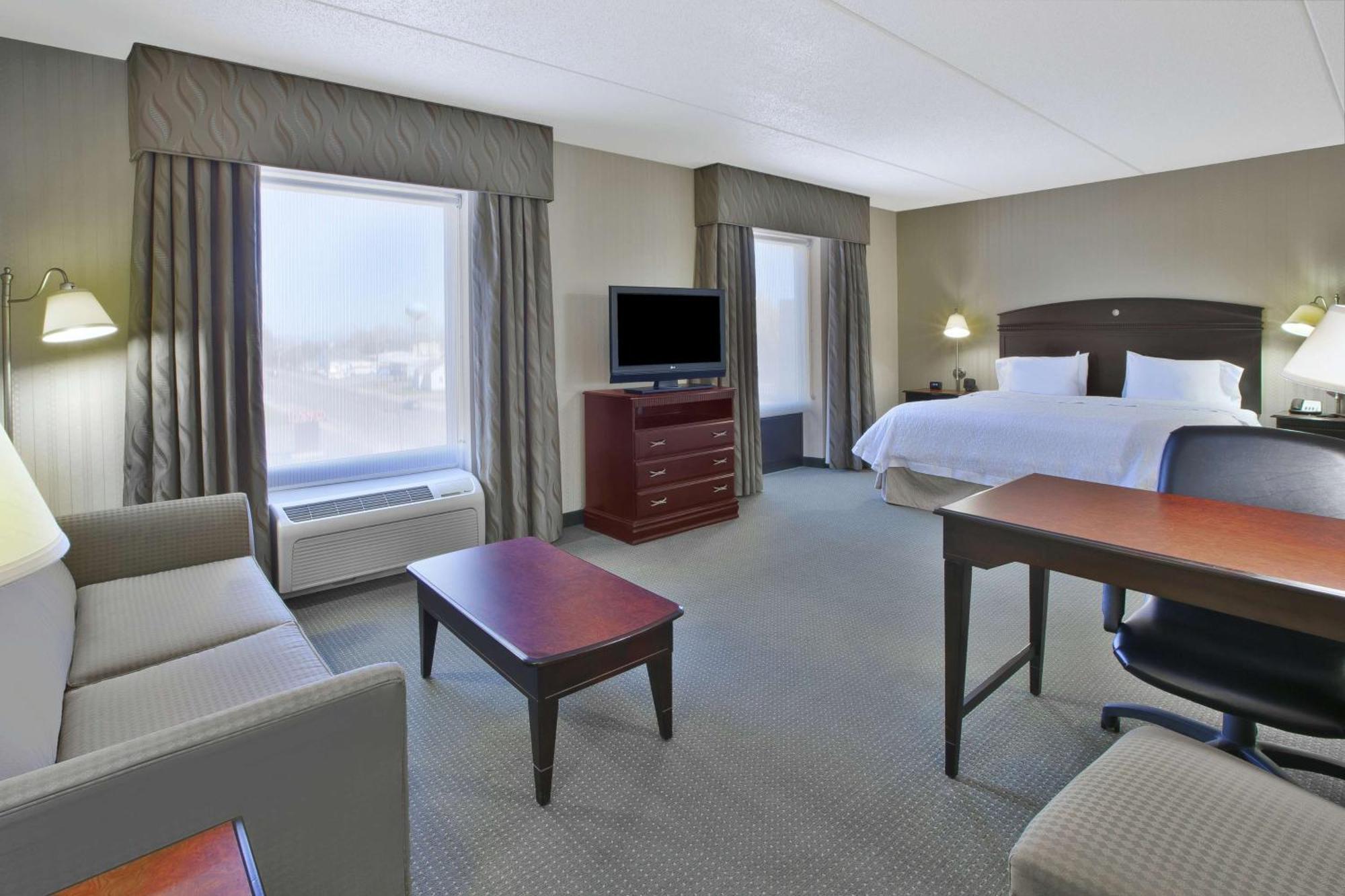 Hampton Inn & Suites Платсбърг Екстериор снимка