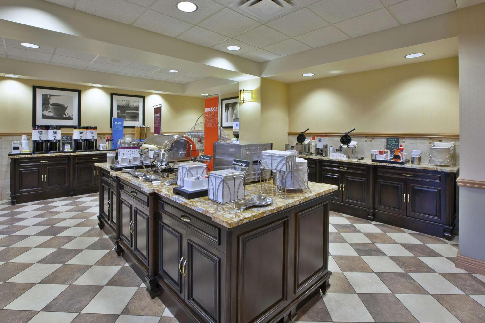 Hampton Inn & Suites Платсбърг Екстериор снимка