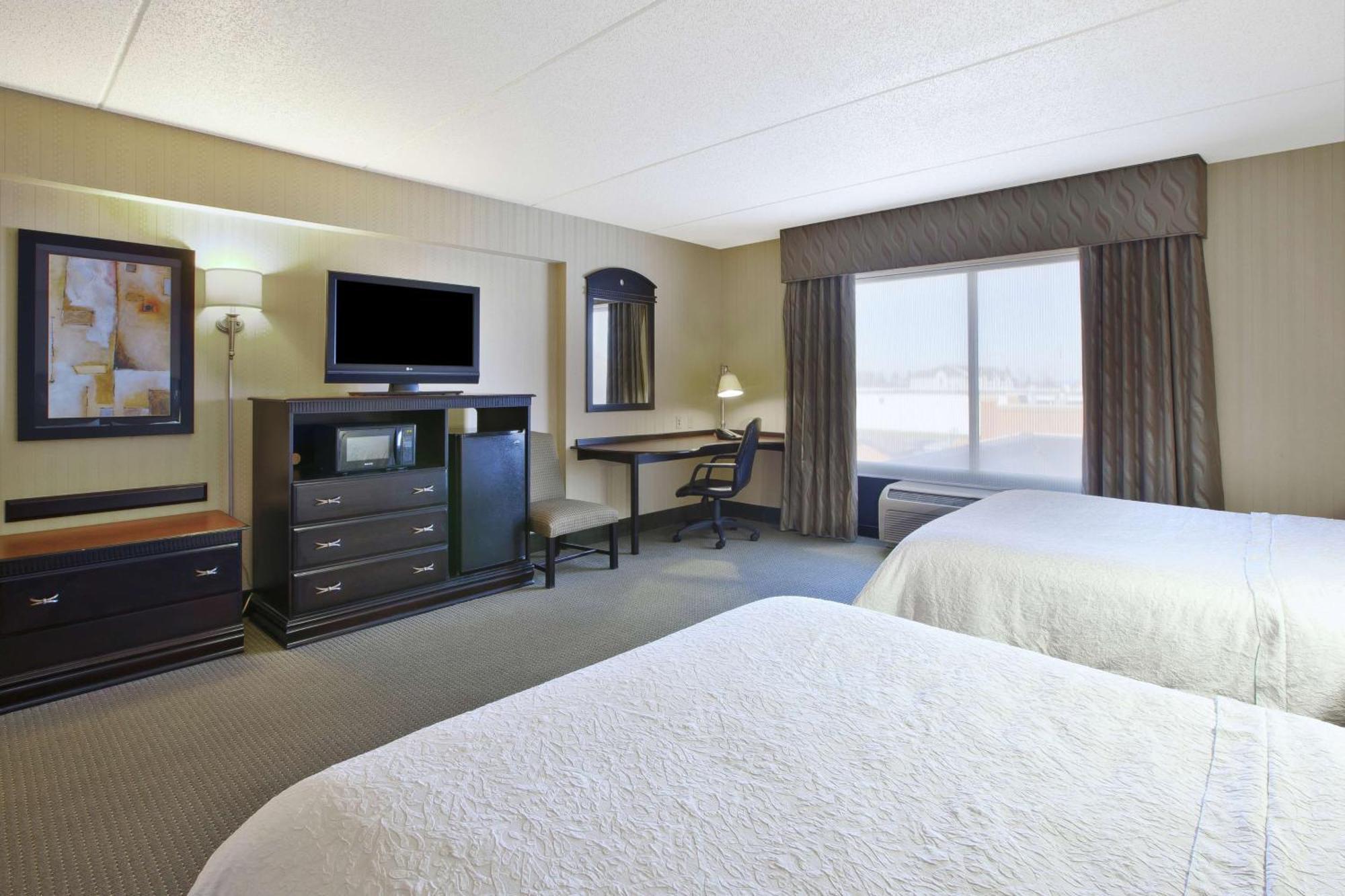 Hampton Inn & Suites Платсбърг Екстериор снимка